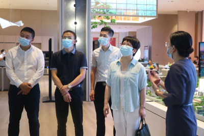 区文广旅体局局长黄丽静莅临河源客天下检查中秋节前安全生产及疫情防控工作